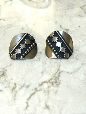 Tommy Singer Navajo Vintage Sterling Silver Earrings